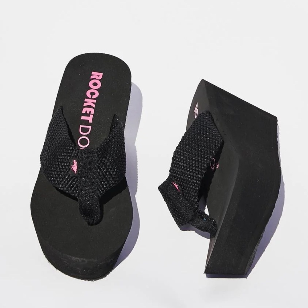NWOT VTG Rocket Dog Black Platform Flip Flops